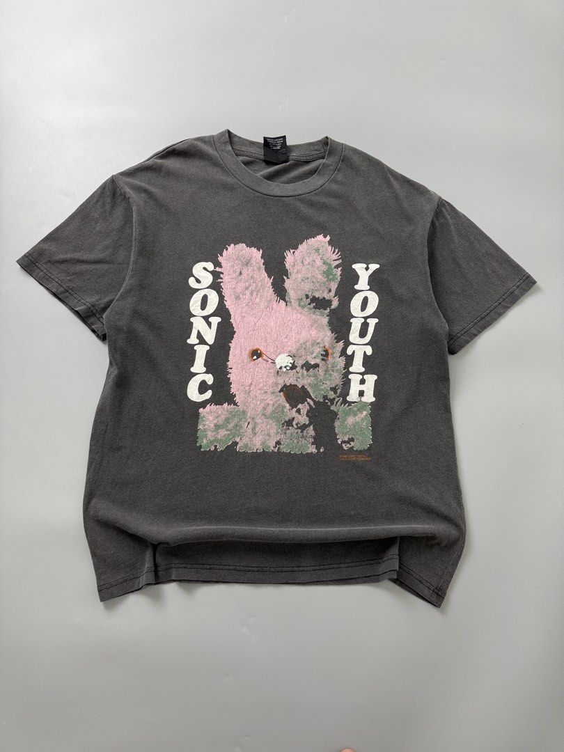 Sonic youth (Category: Tshirts & Polo Shirts ) located in Pila. Submitted by villanueva80826 (Listing ID 1469524405, Image 1). Description: Sonic youth Size:large •Width:22 •Length:29.5 •Condition:9/10 •Color rate:9/10 Mine:580 +Shipping fee Issue:sign of usage like minimal loose stitch ,tiny pinhole on stitch hairline Still in good condition Still wearable .