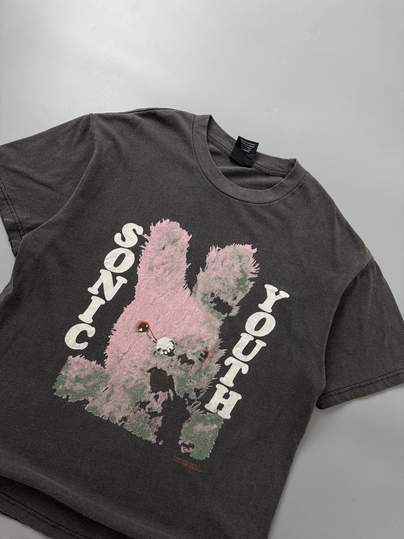 Sonic youth (Category: Tshirts & Polo Shirts ) located in Pila. Submitted by villanueva80826 (Listing ID 1469524405, Image 2). Description: Sonic youth Size:large •Width:22 •Length:29.5 •Condition:9/10 •Color rate:9/10 Mine:580 +Shipping fee Issue:sign of usage like minimal loose stitch ,tiny pinhole on stitch hairline Still in good condition Still wearable .