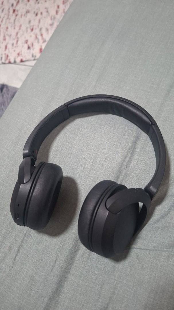 Sony Black Wireless Headphones Over Ear (Category: Headphones & Headsets) located in Caloocan City. Submitted by acealy (Listing ID 1469566439, Image 1). Description: - Authentic Sony wireless over-ear headphones in classic black - Plush, padded cushions for all-day comfort during music or calls - Convenient built-in buttons and charging port right on the earcup - Lightweight, solid construction with a clean headband and Sony logo - Perfect for d