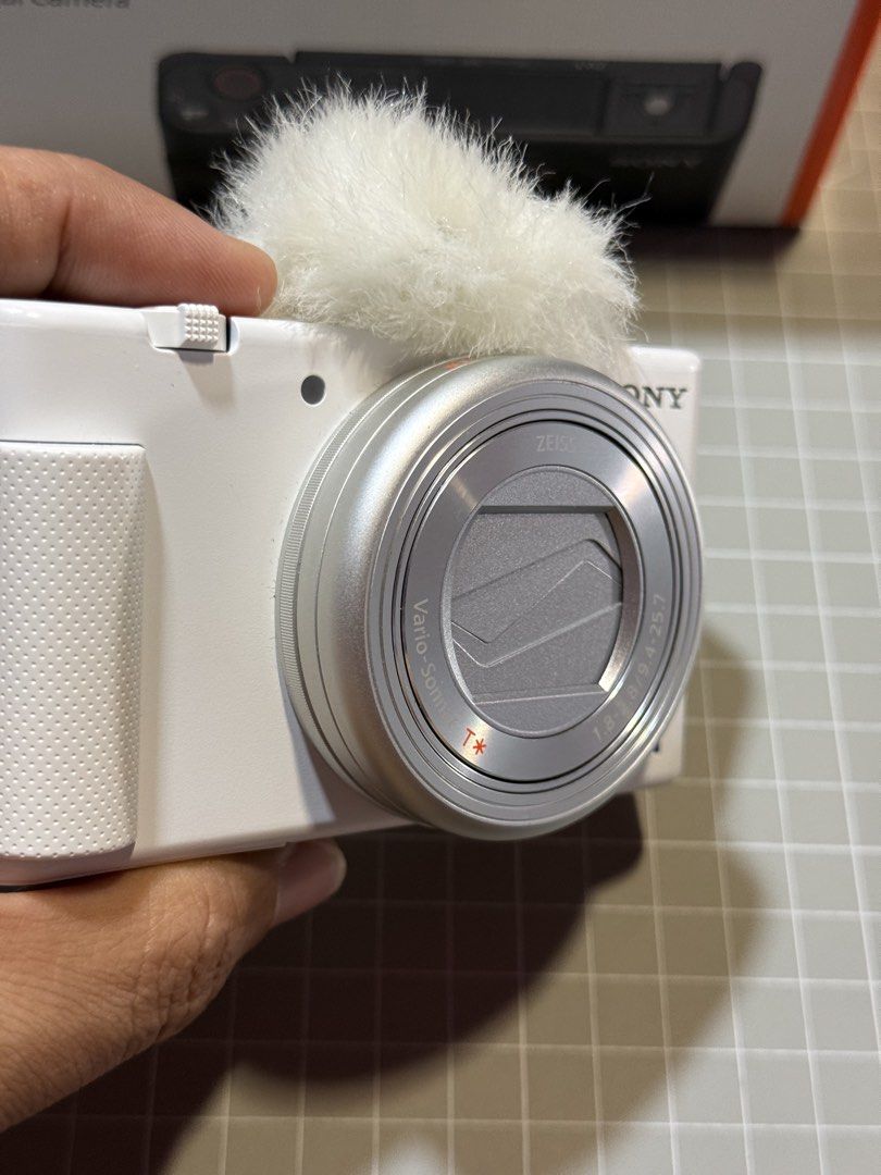Sony ZV-1 Digital Camera White (Category: Cameras) located in Mandaluyong City. Submitted by benjperez (Listing ID 1469510900, Image 3). Description: Sony ZV-1, 4K Compact Vlogging Digital Camera Conditon: My dent sa bottom part (see last pic) Other than that smooth na ibang part No hidden issue Ready to Use Used only for content creation Selling Price: 23,000 ‹Specifications> -20.1MP 1" Exmor RS BSI CMOS Sensor -ZEISS 24-70mm-Equiv. f/1.8-2.8 Le