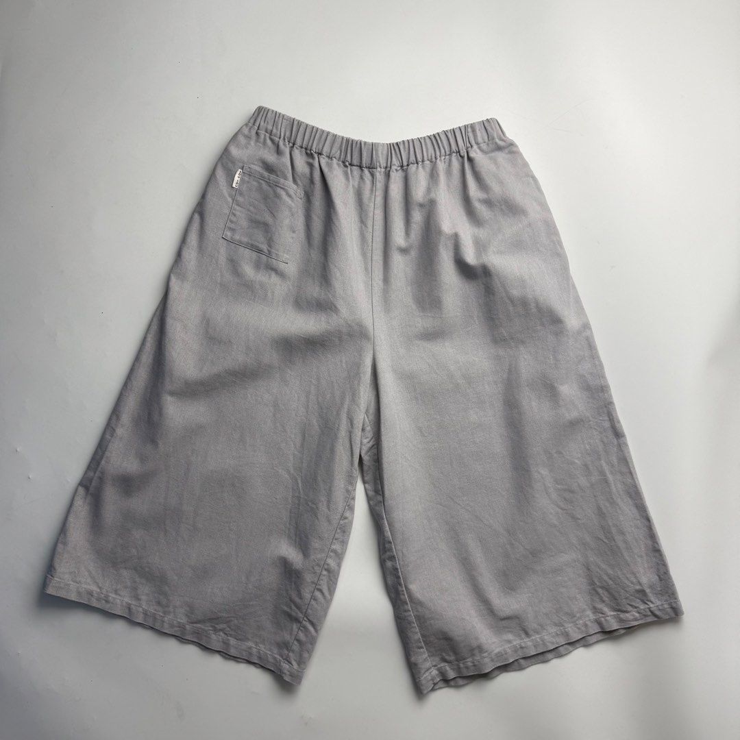 Sou Sou Wide Leg Trouser (Category: Other Bottoms) located in Quezon City. Submitted by beastmnl (Listing ID 1469488786, Image 1). Description: Waist 27 ++ Length 28 .