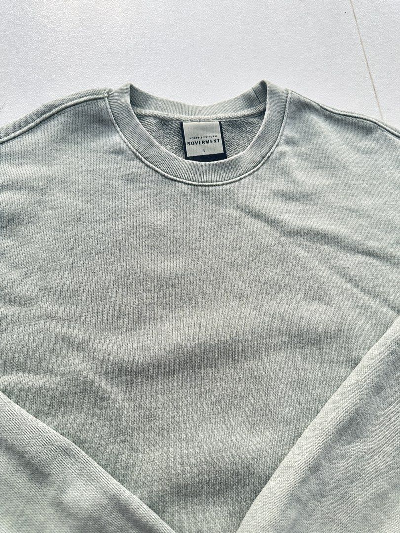 SOVERMENT Mint Crewneck Sweatshirt (Category: Formal Shirts) located in Angeles City. Submitted by royal_vintage_thriftshop (Listing ID 1469457867, Image 2). Description: No issue Good condition Chest 26 Length 26.