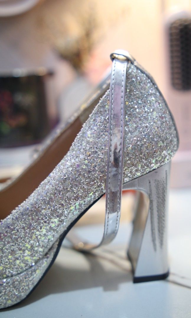 SPARKLY GLITTER HEELS (Category: Heels) located in Marikina City. Submitted by iamnicolefaller (Listing ID 1469431971, Image 3). Description: Sparkly Glitter Silver Heels Good for parties Size 7 Selling for ONLY PHP349!!!! Bought for 580+ *with minimal flaw (see last pic) (can be repaired by mighty bond) 📍Marikina City mop: gcash, bpi shipping via jnt, lala, grab .