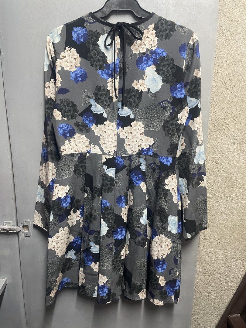 SPORTMAX (Category: Dresses) located in Dasmarinas. Submitted by jessputrages (Listing ID 1469479632, Image 2). Description: For sale Sportmax Excellent condition No issue 800 plus shipping fee Pm for more details.