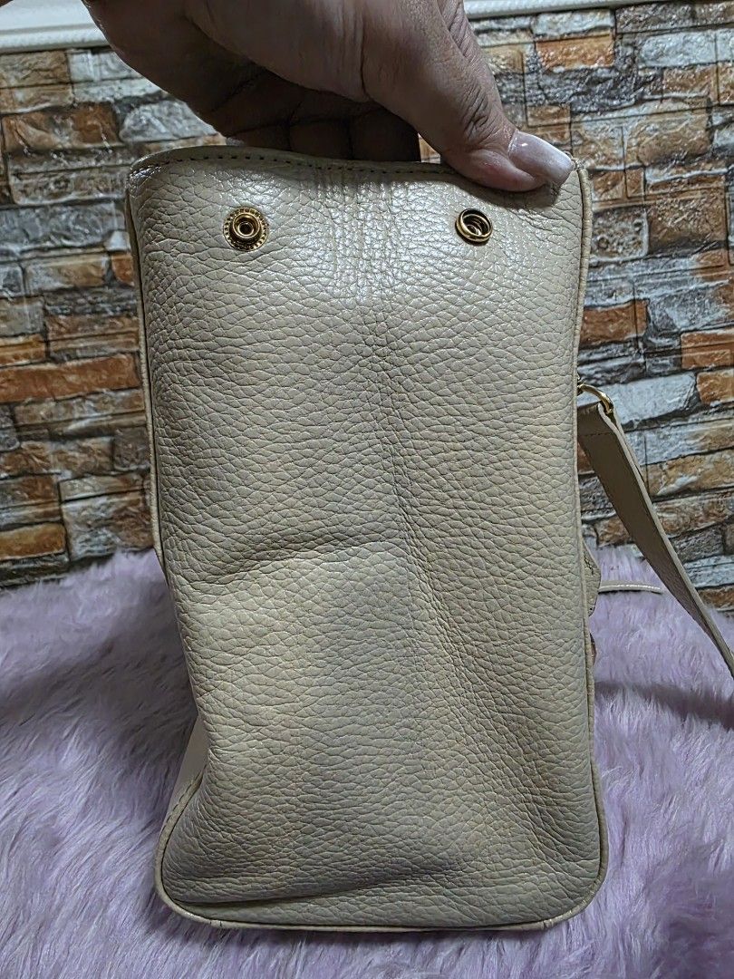 St. Scott London tote bag (Category: Tote Bags) located in Binan City. Submitted by elli.etcetera (Listing ID 1469519298, Image 3). Description: MOP: Gcash, Maya or Bank transfer Courier: Flash, J&T or Lalamove.