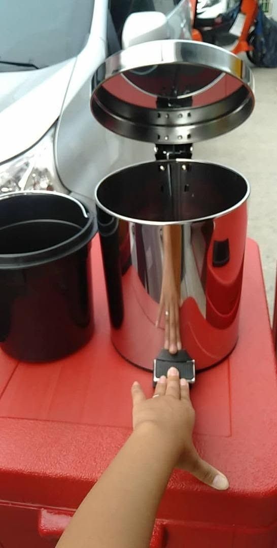STAINLESS TRASH BIN (Category: Waste Bins & Bags) located in Caloocan City. Submitted by epicdragon.cf8b55 (Listing ID 1469454351, Image 3). Description: STAINLESS STEEL STEP ON MIRROR FINISH CONTAINER WITH INNER PLASTIC BIN 20 LITERS .