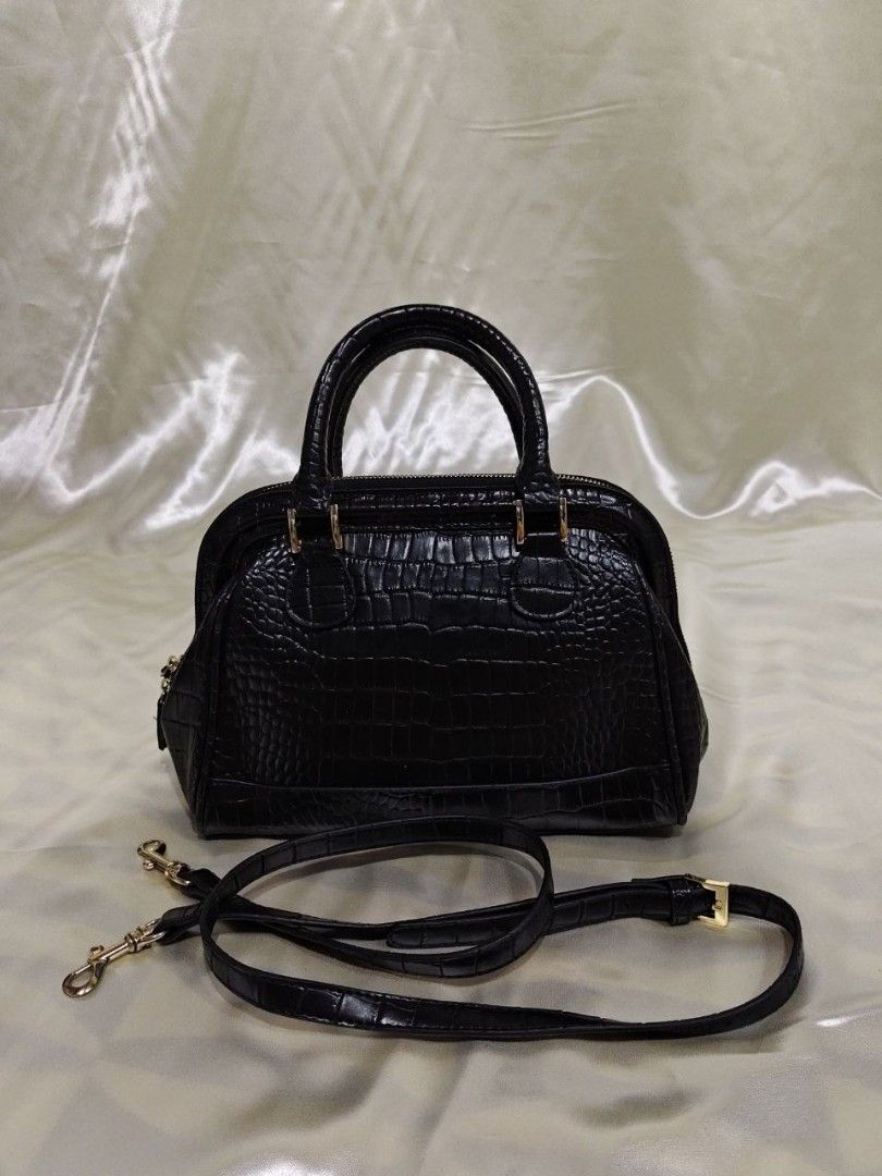 STAND ALONE BAG 10/8" (Category: Cross-body Bags) located in Gamu. Submitted by 2022bagsbunny (Listing ID 1469403422, Image 1). Description: .