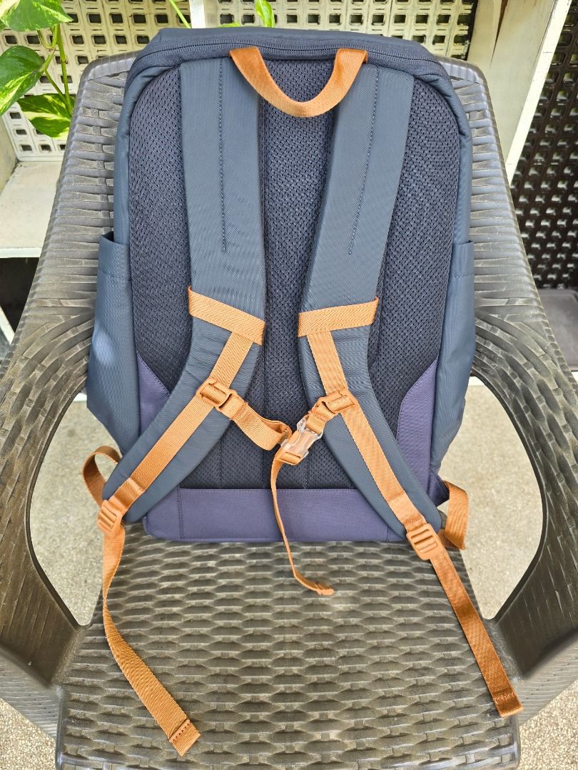 Stanley Backpack Navy Blue (Category: Backpacks) located in Cebu City. Submitted by jma10031988 (Listing ID 1469441488, Image 3). Description: I am selling my Cheap Branded Bags!!! Ok pa kau condition ani nila. No issues. RFS: Extra bags. - Original used like new Stanley Bought from US for almost P8,000 with zipper sa bottom for shoes compartment and butanganan sa imo tumbler inside the bag - Selling it for only P3,800!!! - Original good as new A
