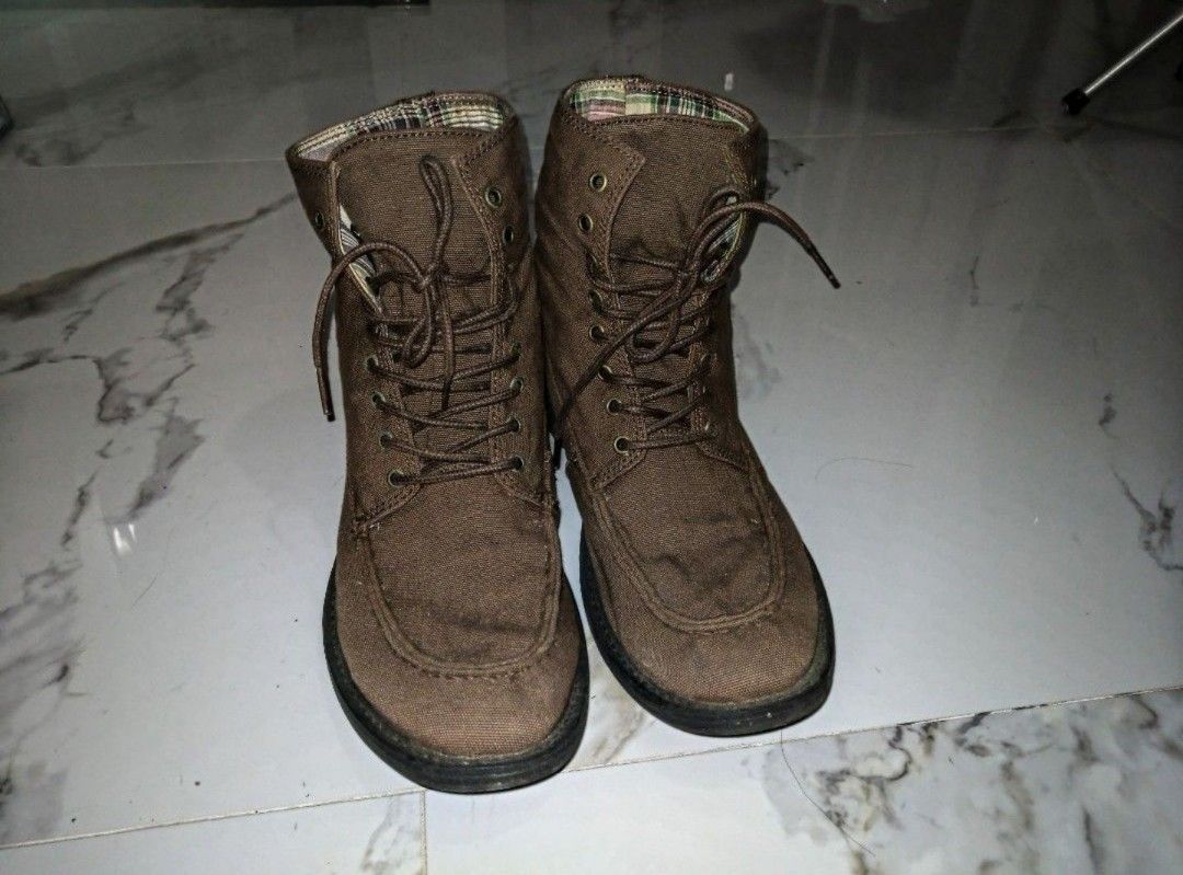 Steffano Rossi Men's Boots (Size-7) (Category: Boots) located in General Trias. Submitted by mervcorner (Listing ID 1469556777, Image 2). Description: Men's Boots (Brown) Brand: Steffano Rossi Size: 7 Original Denim High-cut Pwede pang motor.. Size 7 ang indicated size pero iyong haba parang 7.5 or 8. RFS: Decluttering Item Location: General Trias, Cavite Delivery thru Lalamove (At Buyer's Expense) Contact 09918984245 if interested..