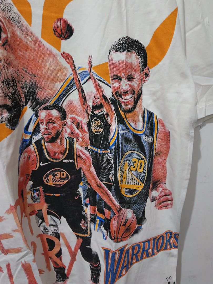 Stephen Curry in action White Shirt (Category: Tshirts & Polo Shirts ) located in Taguig. Submitted by thriftedminds (Listing ID 1469513397, Image 3). Description: Item: Stephen Curry in action (White shirt)🔥 ‎Size: No Tag ‎Width: 21.5 ‎Length: 28.5 ‎Condition: Excellent ‎Issue: None DM to purchase 📩.