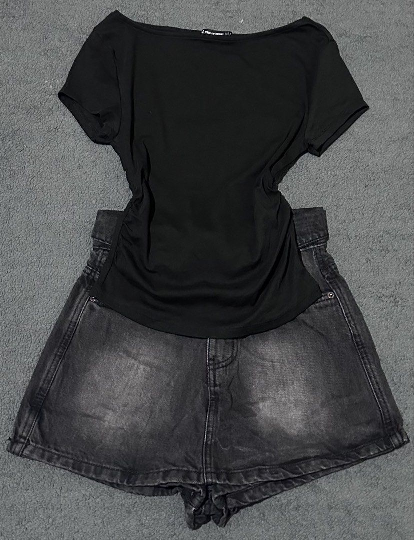 Stradivarius Side Ruched Top (Category: Others Tops) located in Cabanatuan. Submitted by fitsby.el (Listing ID 1469540996, Image 1). Description: brand new over🏃🏻.