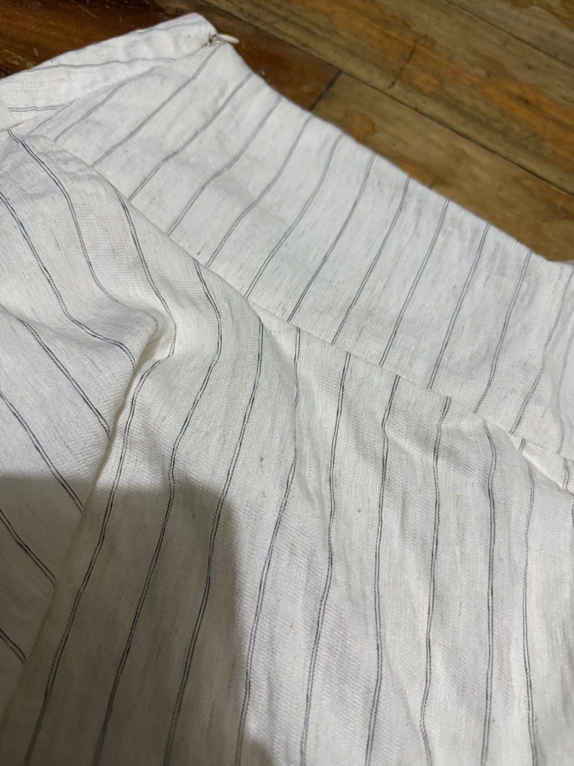 Stradivarius Striped Mini Skirt (Category: Skirts) located in Makati City. Submitted by bellacroat38269 (Listing ID 1469531135, Image 2). Description: 📌 negotiable 📌 used once 📌 excellent condition 📌 payments first ( gcash, bank transfer ).