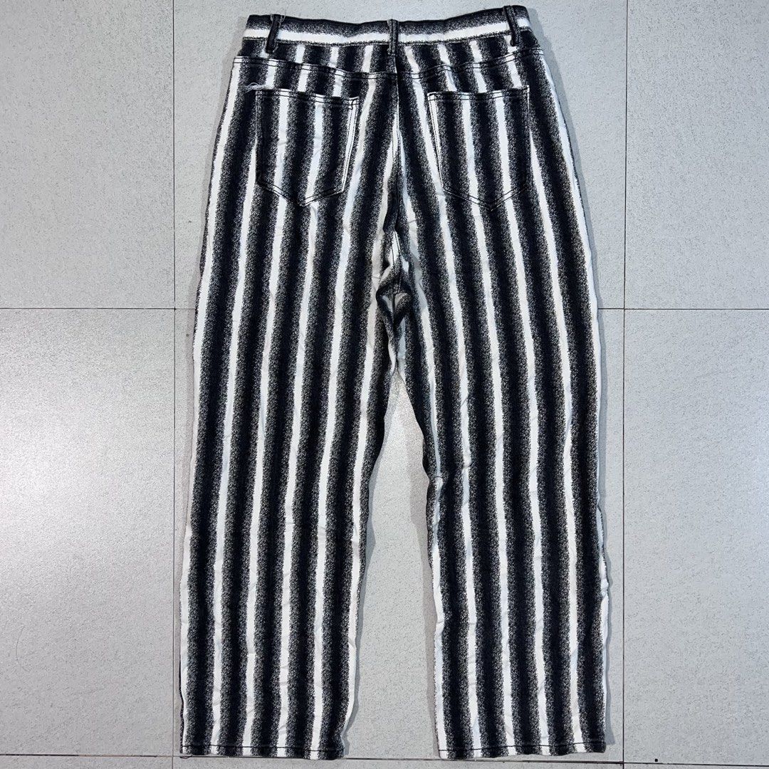 Striped Baggy Jeans (Category: Jeans) located in Davao. Submitted by onetwothrift. (Listing ID 1469557004, Image 3). Description: Waist: 31” Length: 38”.