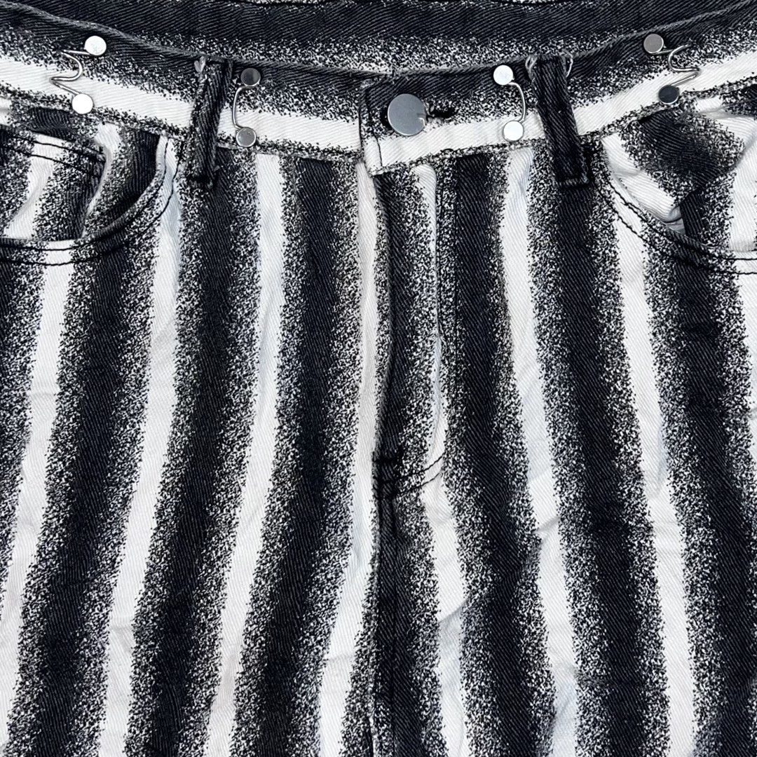 Striped Baggy Jeans (Category: Jeans) located in Davao. Submitted by onetwothrift. (Listing ID 1469557004, Image 2). Description: Waist: 31” Length: 38”.