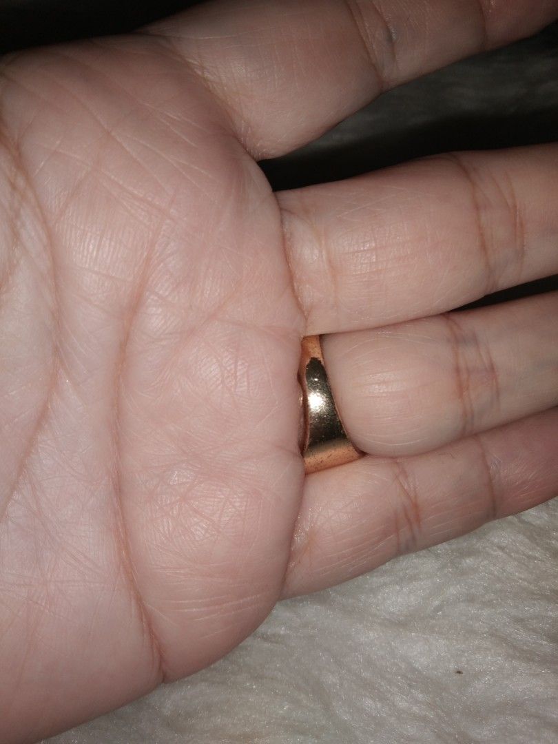 Studded floral gold stainless ring size 8 (Category: Rings) located in Quezon City. Submitted by eidorableshop (Listing ID 1469397574, Image 2). Description: .