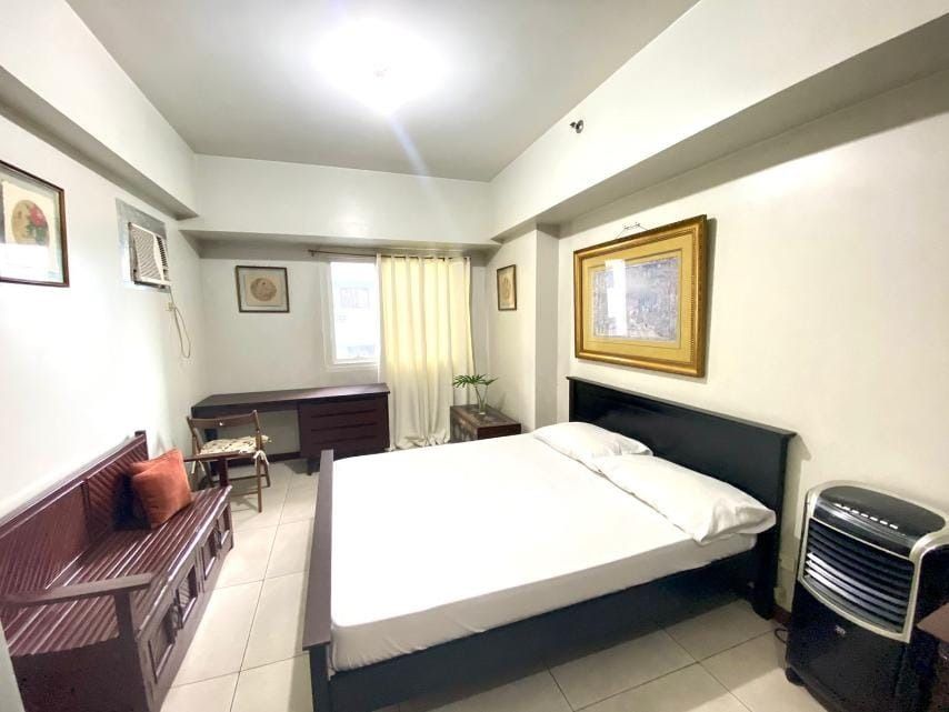Studio in The Columns Legazpi (Category: Apartments & Condos) located in Caloocan City. Submitted by aysalpha01 (Listing ID 1469444285, Image 3). Description: THE COLUMNS LEGAZPI 30sqm Studio Unit fully furnished ready for occupancy no parking 23500/ month association dues inclusive also for RESALE 160K per sqm.