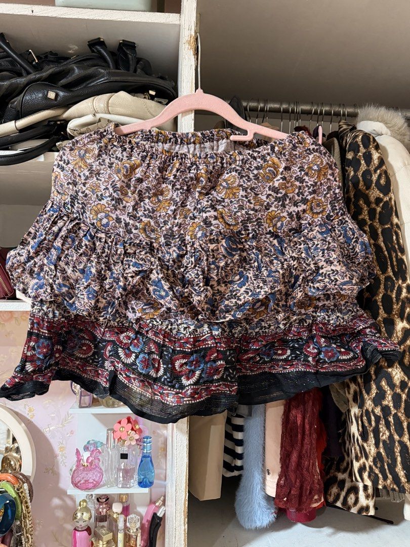 Summer Boho Skirt (Category: Skirts) located in Lapu Lapu. Submitted by bzzzzarah (Listing ID 1469562179, Image 1). Description: Chic Boho Skirt cute for summer outfits Has Gold accents Small, stretchable Has no damages .