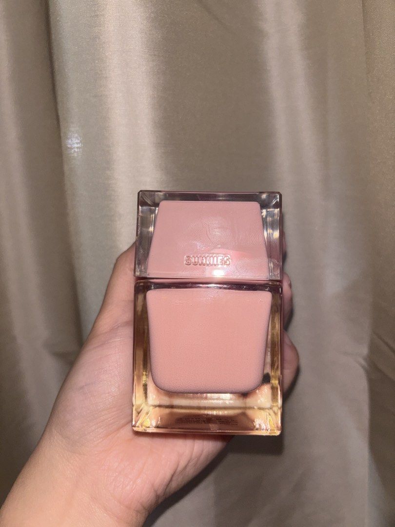 Sunnies Eau De Parfum 50ml (Category: Fragrance & Deodorants) located in Baguio. Submitted by heranna_preloved (Listing ID 1469443663, Image 2). Description: Sunnies (Pink) Eau De Parfum 50ml - sprayed once to smell lang - Comes with original box RFS: doesn’t like the smell that much selling low because it was a gift to me slightly nego.