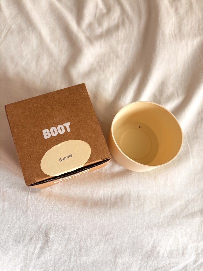 SUNNIES FLASK - BOOT (BURRATA) 16oz -25oz (Category: Water Bottles & Tumblers) located in Subic. Submitted by shop.solana (Listing ID 1469403664, Image 2). Description: Sunnies Flask Boot in Burrata for 16oz - 25oz - Almost brand new bought it at Sunnies Studios Clark - Bought another one in different color hehe 🤏🏻 - All in good condition and no flaws or any damage, still looks brand new with original box..