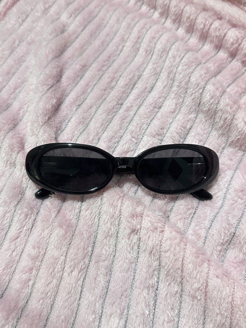 Sunnies Studios Black Sunglasses Devon (Category: Sunglasses & Eyewear) located in Manila. Submitted by yumidrobeee (Listing ID 1469502252, Image 1). Description: - Brand: Sunnies Studios - Style: Devon - Lenses: Dark tinted for sun protection - Color: Classic black - Details: Model code G3160337RP printed on temple arm - Condition: Great for sunny days out.