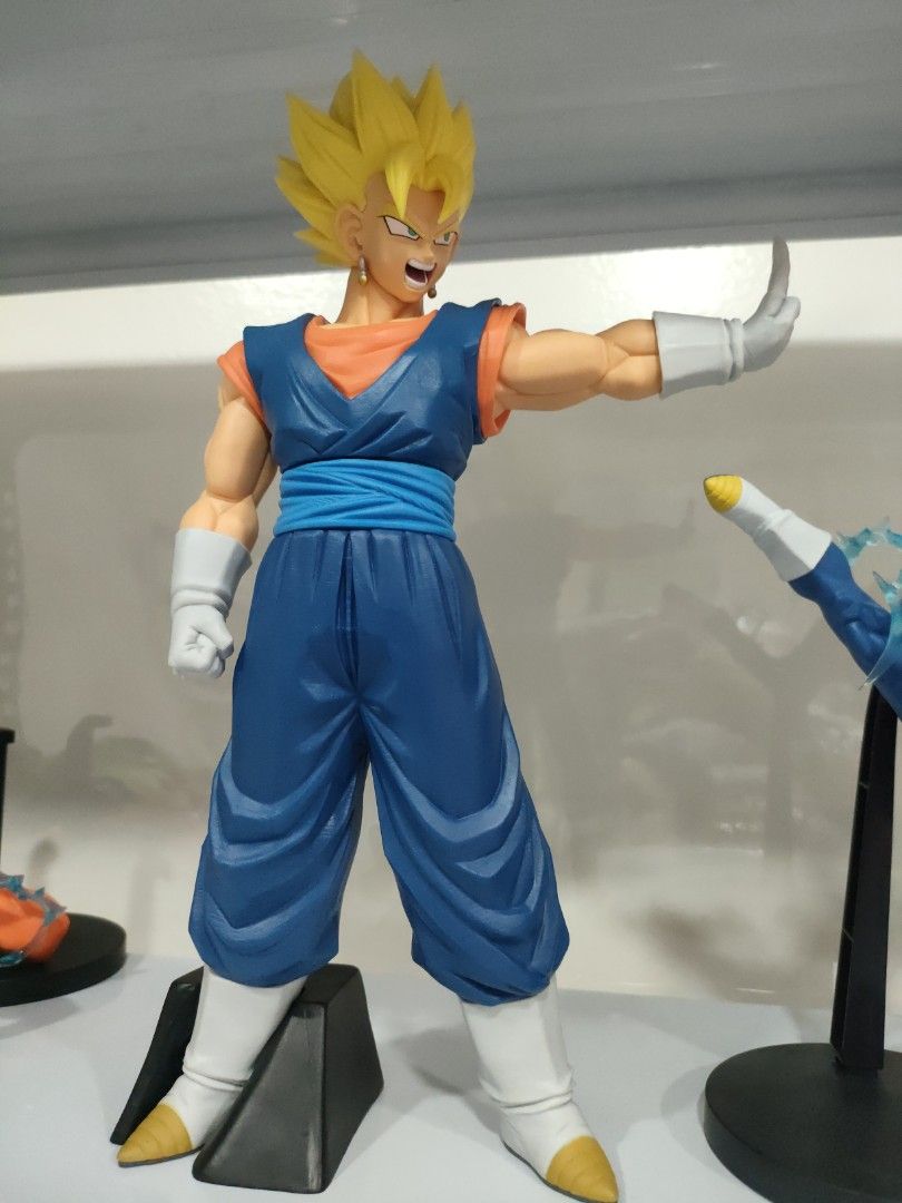 Super Saiyan Vegito (Category: Figurines & Statues) located in Bulacan. Submitted by hunterherojapanjdm (Listing ID 1469474935, Image 1). Description: This is the Banpresto Grandista Super Saiyan Vegito figure from Dragon Ball Z, standing about 31 cm tall..