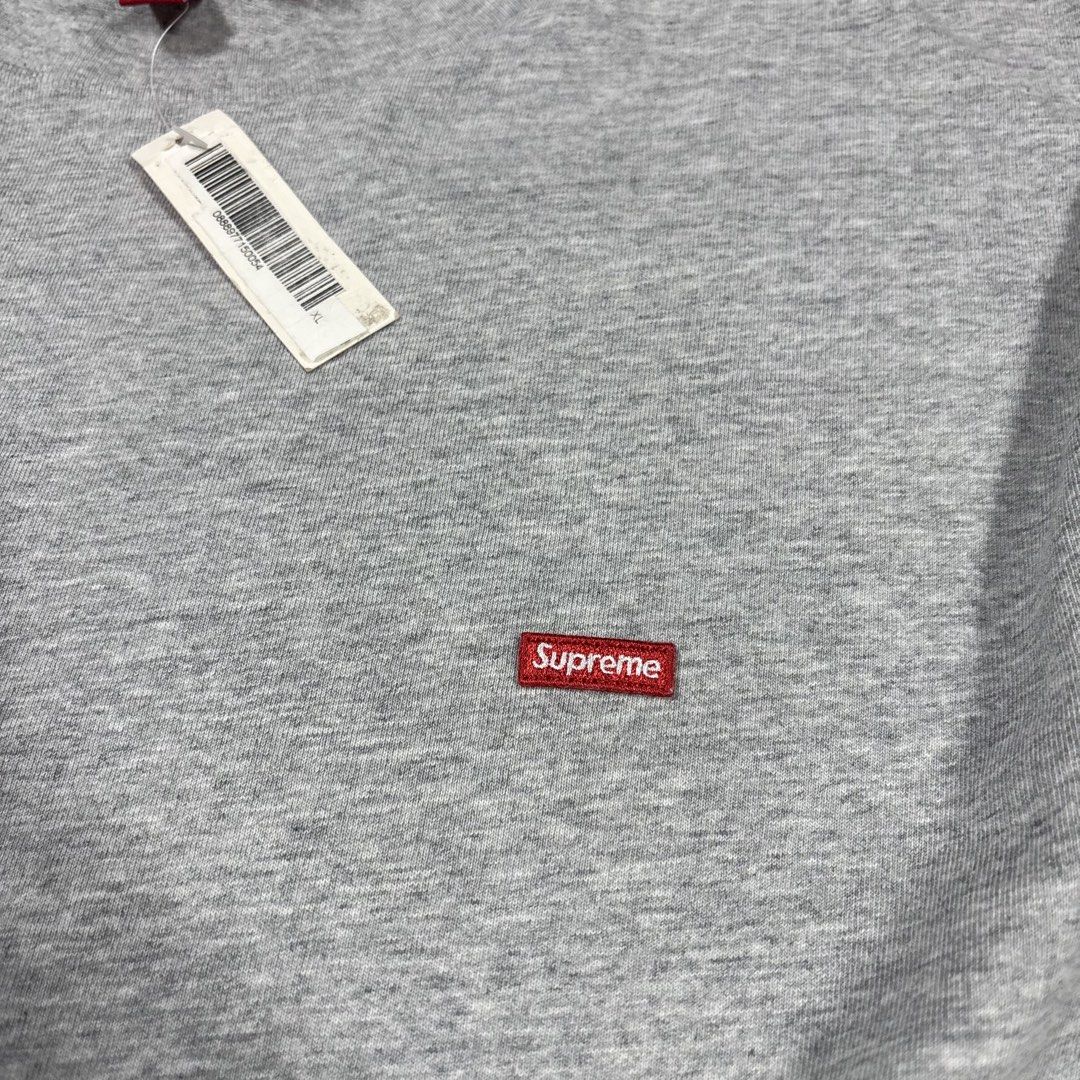 Supreme FW19 Small Box Tee in Heather Grey. (Category: Tshirts & Polo Shirts ) located in Quezon City. Submitted by dufflebag_boy (Listing ID 1469396441, Image 3). Description: Supreme FW19 Small Box Tee in Heather Grey. -Price: 2,000 -Size: xl -Measurement -Width: 25 -Lenght: 30.5 -Bnew HMU 📩.