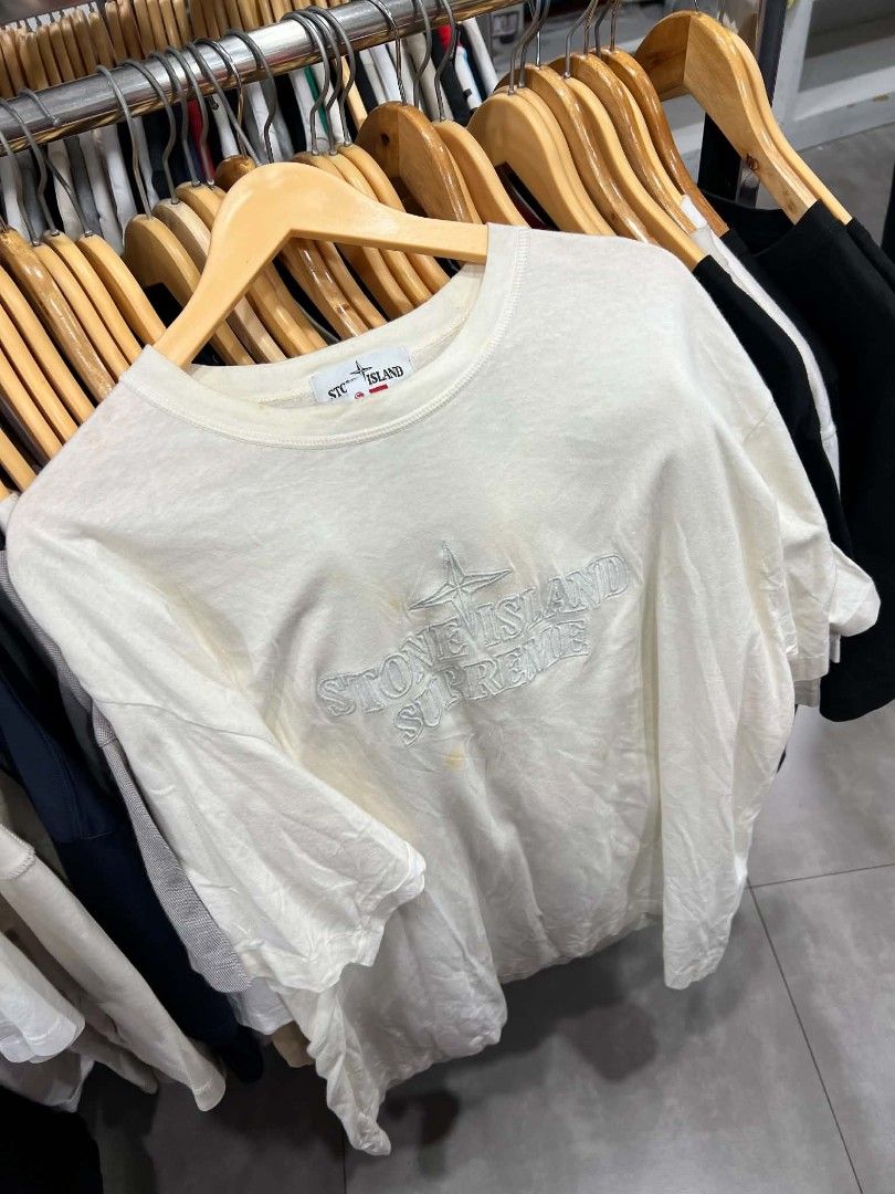 Supreme x Stone Island Embroidered Logo Tee (Category: Tshirts & Polo Shirts ) located in Urdaneta. Submitted by jayceegarage (Listing ID 1469547285, Image 1). Description: - Authentic Supreme x Stone Island collaboration - Color: Off-white with large tonal embroidered chest logo - Classic crew neck, short sleeves - Size: Medium - Includes inner collar tags and Certilogo code for verification.