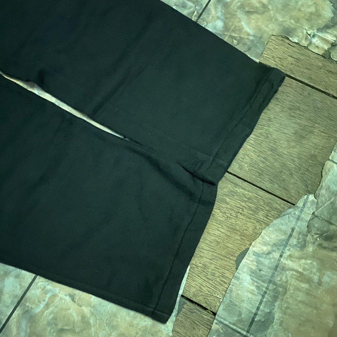 Sweatpants (Category: Joggers) located in Cabadbaran. Submitted by 21stera.ph (Listing ID 1469539868, Image 3). Description: Nike athletic side swoosh early 20’s Size: XL Waist: 30-32 L: 41 Thigh: 12 Leg opening 9.