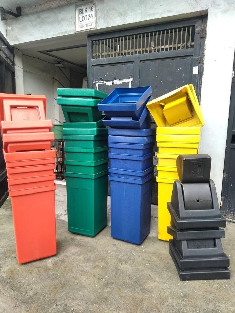 SWING HOODED TRASH BIN (Category: Storage Boxes & Baskets) located in Caloocan City. Submitted by calmhawk_a2cd7a (Listing ID 1469408543, Image 2). Description: SWING HOODED TRASH BIN 120 LITERS- 42L X 42W X 109.5H We also have Barrier / traffic cone / ppe's / cover all Trash bin / cooler box / kayak / freezer jacket Safety shoes / rainboots/ raincoat JUST CALL US / Pm me for more info. -09971763227 LOOK FOR : Angelina Address: 634 JRA COMPOUND L