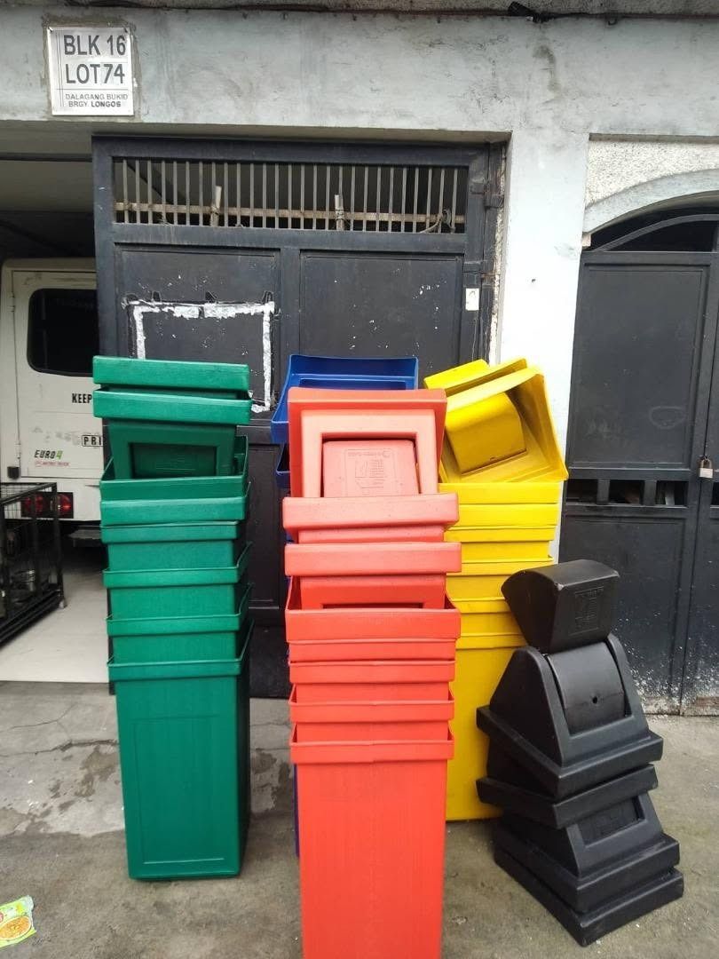 SWING HOODED TRASH BIN (Category: Storage Boxes & Baskets) located in Caloocan City. Submitted by calmhawk_a2cd7a (Listing ID 1469408543, Image 1). Description: SWING HOODED TRASH BIN 120 LITERS- 42L X 42W X 109.5H We also have Barrier / traffic cone / ppe's / cover all Trash bin / cooler box / kayak / freezer jacket Safety shoes / rainboots/ raincoat JUST CALL US / Pm me for more info. -09971763227 LOOK FOR : Angelina Address: 634 JRA COMPOUND L