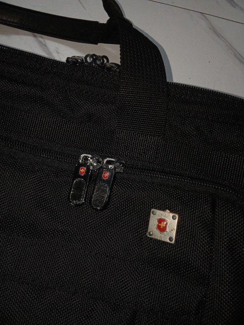 Swiss Army Multi Laptop Bag (Category: Briefcases) located in Manila. Submitted by christoph17 (Listing ID 1469437407, Image 2). Description: great condition original big size.