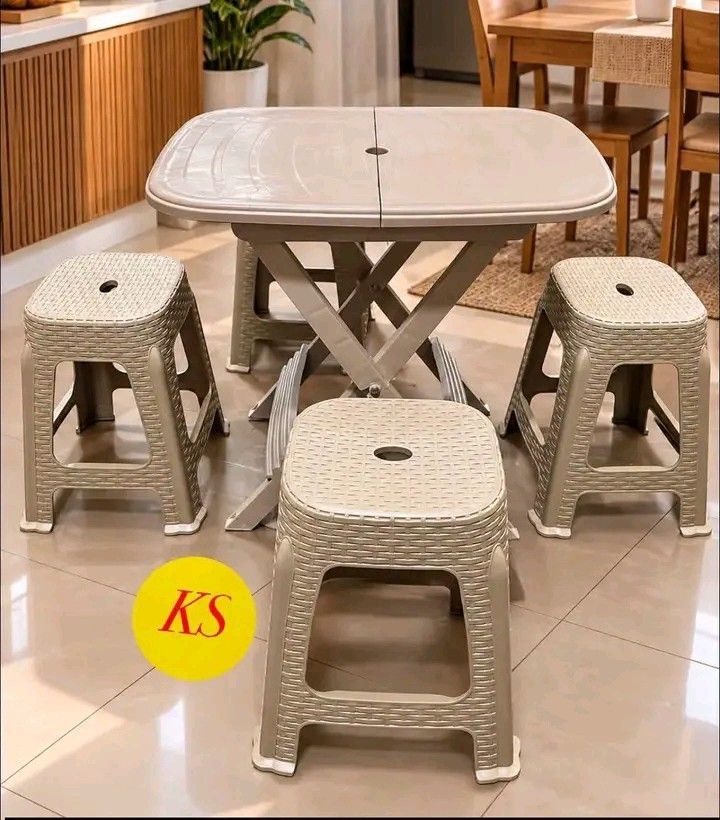 Tables Set (Category: Tables & Sets) located in Makati City. Submitted by oideme (Listing ID 1469399511, Image 1). Description: .