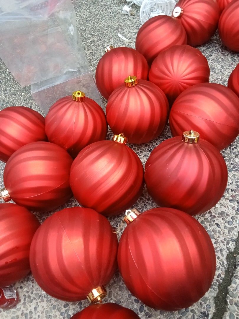 Take all 20 pcs. Red Balls (Category: Other Home Decor) located in Rizal. Submitted by ellengreen18 (Listing ID 1469463020, Image 1). Description: 16" round,Take all 20 pcs. w/minimal scratches Pwede baliktarin n lang para hindi makita MOP: Gcash only Sf for buyer's account Deliver thru Lalamove,Grab or JNT.
