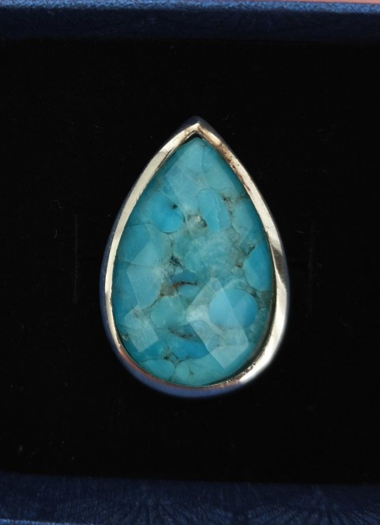 Teardrop Turquoise Gemstone Ring in Silver Setting (Category: Rings) located in Batangas. Submitted by decluttering_bliss (Listing ID 1469513547, Image 1). Description: - Teardrop turquoise gemstone with visible natural matrix patterns - Smooth bezel setting with a polished silver-tone metal band - Bright blue stone with a flawless, scratch-free faceted surface - Includes a dark blue display box for gifting or storage.