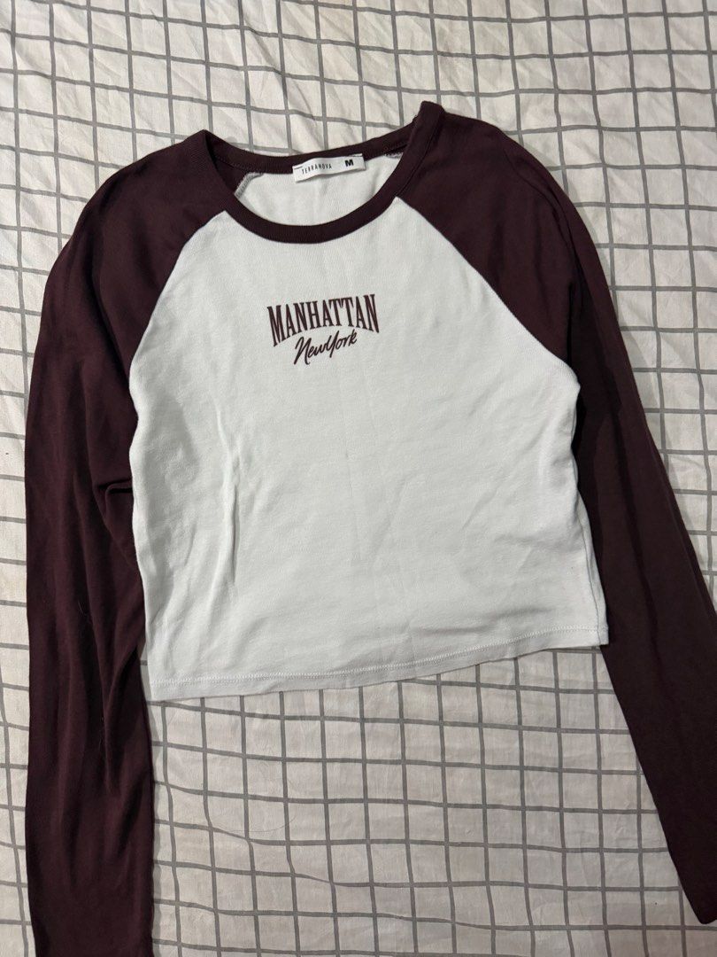 Terranova long-sleeve crop top (Category: Longsleeves) located in Quezon City. Submitted by pinkystrends.co (Listing ID 1469470472, Image 2). Description: .
