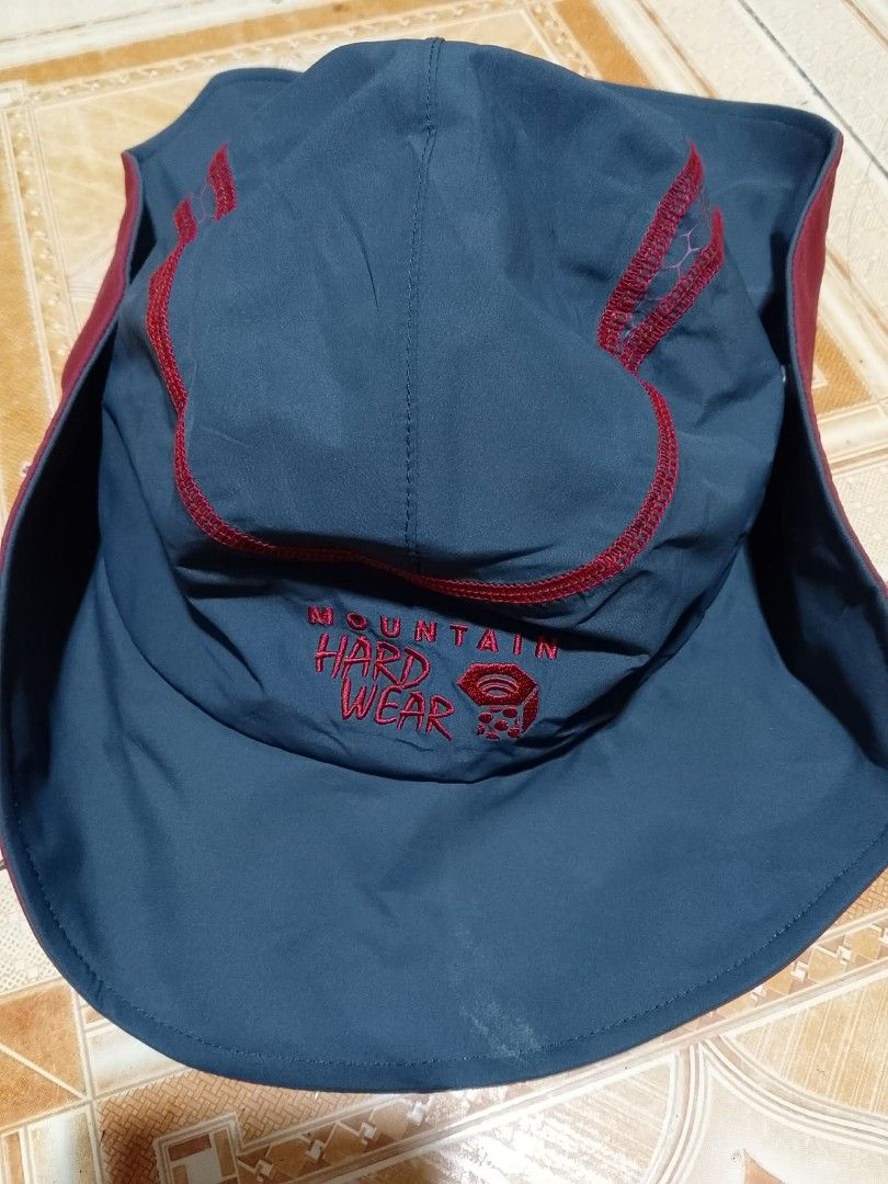 The mountain hardware booney hat (Category: Activewear) located in Alburquerque. Submitted by ayrelieonlineshop (Listing ID 1469548162, Image 1). Description: the mountain hardware booney hat size large excellent condition no issues.