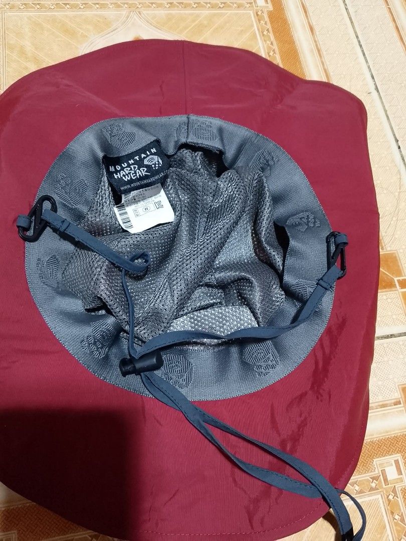 The mountain hardware booney hat (Category: Activewear) located in Alburquerque. Submitted by ayrelieonlineshop (Listing ID 1469548162, Image 3). Description: the mountain hardware booney hat size large excellent condition no issues.