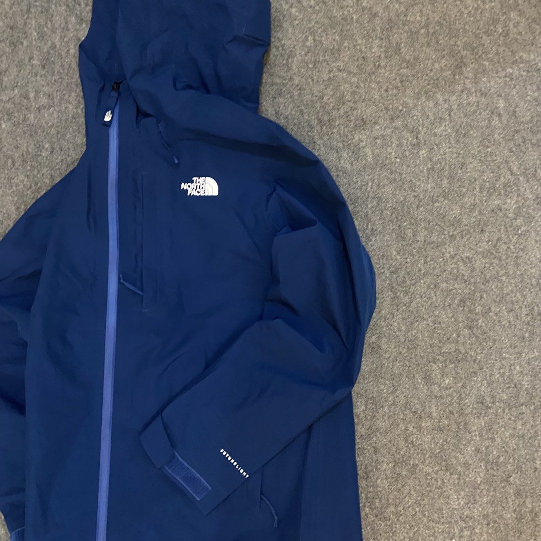 THE NORTH FACE (Category: Coats, Jackets and Outerwear) located in Mabalacat. Submitted by alternativegoods.co (Listing ID 1469464228, Image 2). Description: GOOD AS BRANDNEW NO ISSUES PM FOR NEGOTIATING.