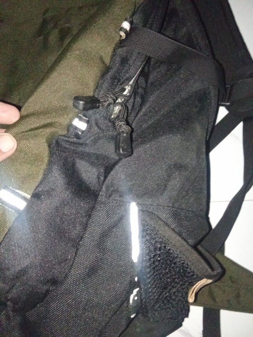 The North Face Army Green Black Backpack Original (Category: Backpacks) located in Manila. Submitted by christoph17 (Listing ID 1469543578, Image 3). Description: good condition original sign of use.