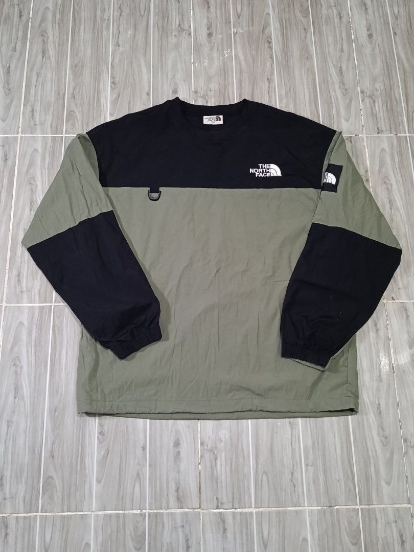 THE NORTH FACE WINDBREAKER CREW NECK JACKET (freeshipping) (Category: Coats, Jackets and Outerwear) located in Quezon City. Submitted by gyl-stop (Listing ID 1469457623, Image 1). Description: free shipping white tag 25x28 excellent condi cr: 9.8/10 issue: none.