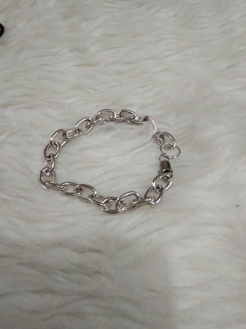 Thick chain bracelet stainless (Category: Bracelets) located in Quezon City. Submitted by eidorableshop (Listing ID 1469393818, Image 1). Description: .