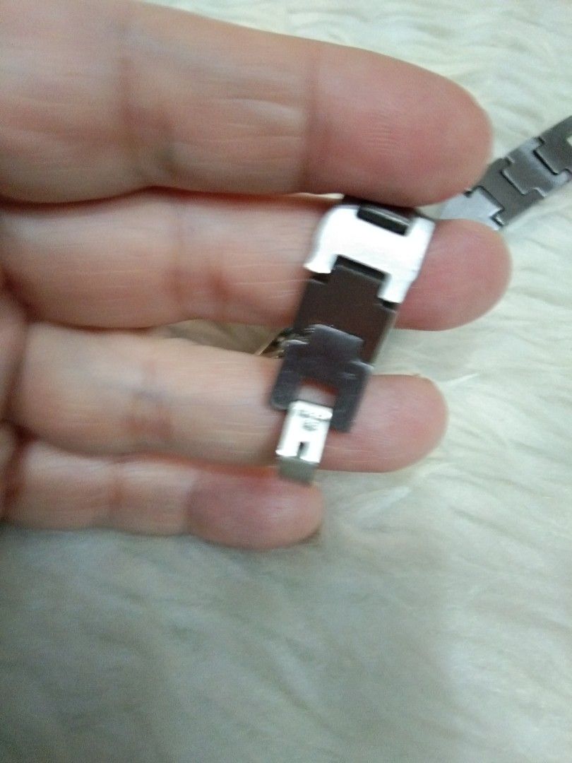 Thick stainless bracelet with heavy duty lock (Category: Bracelets) located in Quezon City. Submitted by eidorableshop (Listing ID 1469399656, Image 3). Description: .