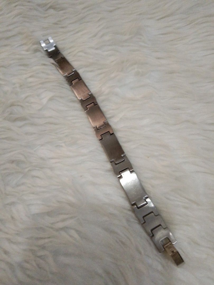 Thick stainless bracelet with heavy duty lock (Category: Bracelets) located in Quezon City. Submitted by eidorableshop (Listing ID 1469399656, Image 2). Description: .