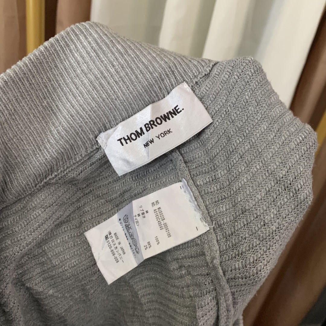 THOM BROWNE GRAY SWEAT SHORT (Category: Shorts) located in Binalonan. Submitted by thrift_on2022 (Listing ID 1469526157, Image 2). Description: W- 32 to 36 L - 23 Leg opening - 12 Color rate - 9.8/10 Excellent Condition❗️.