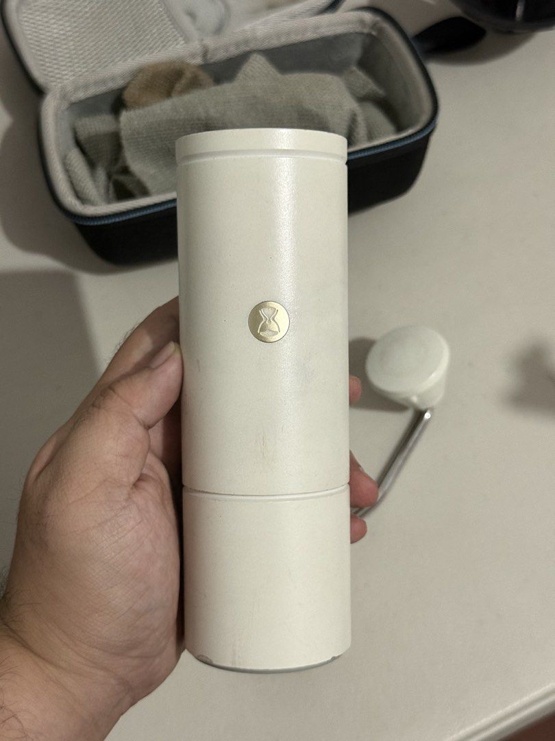 Timemore Chestnut C5 Hand Coffee Grinder White (Category: Coffee Machines & Makers) located in Manila. Submitted by jogratmt35852 (Listing ID 1469512633, Image 1). Description: selling my timemore chestnut c5 has few dents and scratches but doesn’t affect the final output of the grounds .
