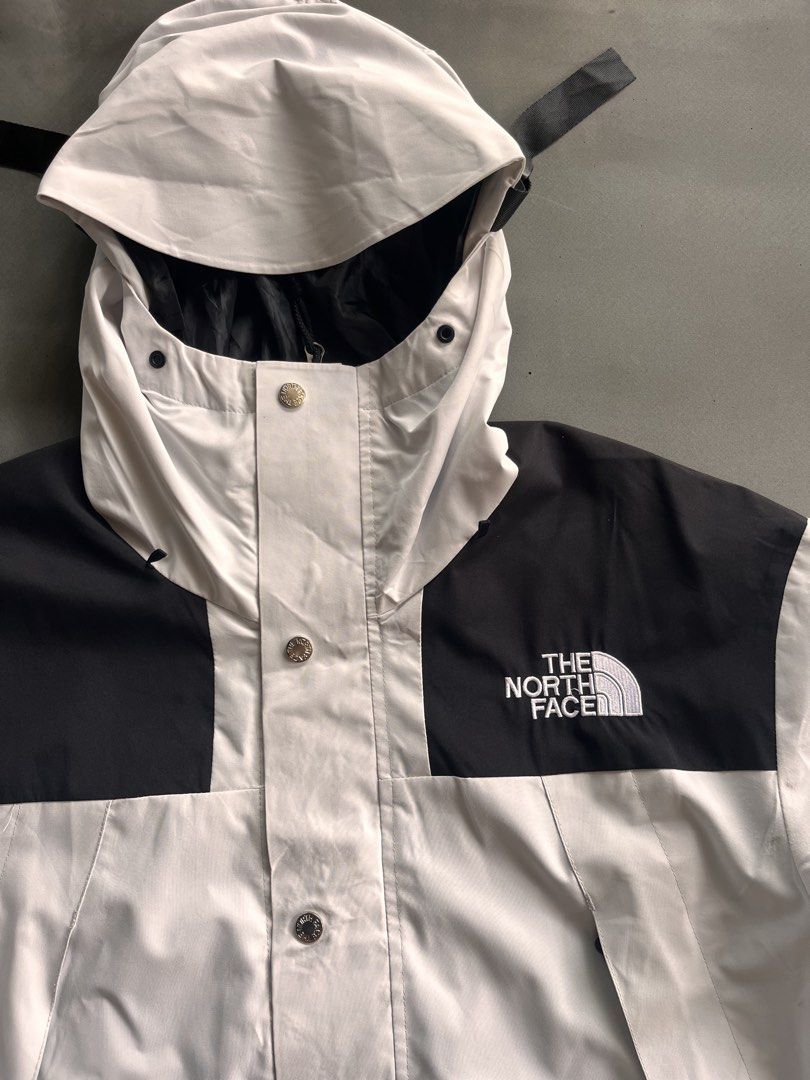 TNF (Category: Coats, Jackets and Outerwear) located in Manila. Submitted by lardo.599 (Listing ID 1469476838, Image 3). Description: Size L Issue minor flaws Color rate 10/10 Need wash Condition 10/10 .
