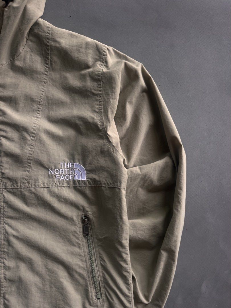 TNF (Category: Coats, Jackets and Outerwear) located in Manila. Submitted by lardo.599 (Listing ID 1469479229, Image 3). Description: Size M to L No issue Condition 10/10 Color rate 10/10 .