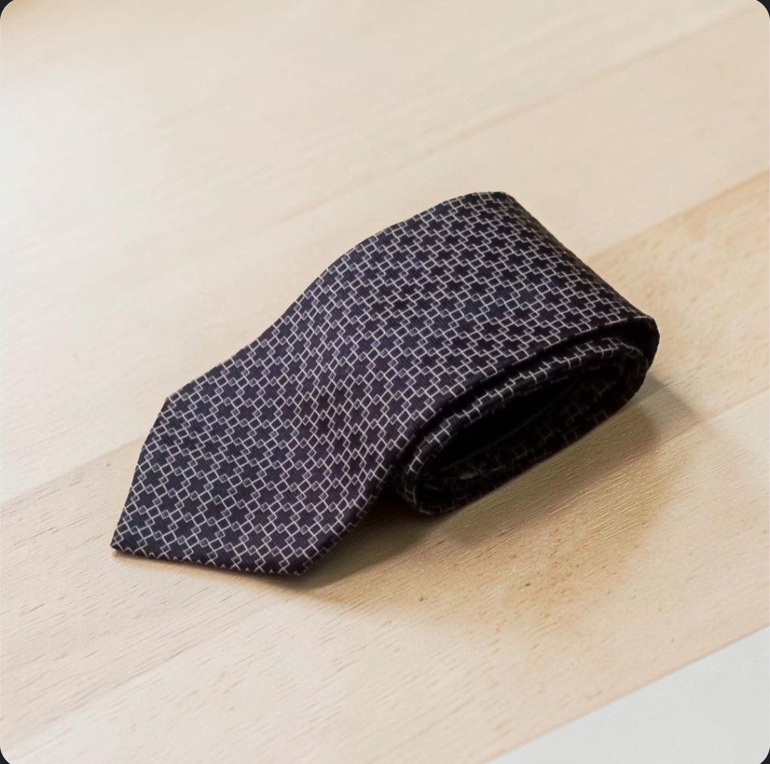 Tommy Hilfiger 100% Silk Tie w/ Geometric Pattern (Category: Ties) located in Quezon City. Submitted by happyvintage49 (Listing ID 1469553456, Image 1). Description: 📍Decluttering, NOT ukay - Brand: Tommy Hilfiger - Material: 100% imported silk (Made in USA) - Design: Classic geometric pattern in navy, grey, and light blue - Width: Standard 4 inches at widest point - Versatile use: Ideal for formal wear, office outfits - Condition: Excellent acc
