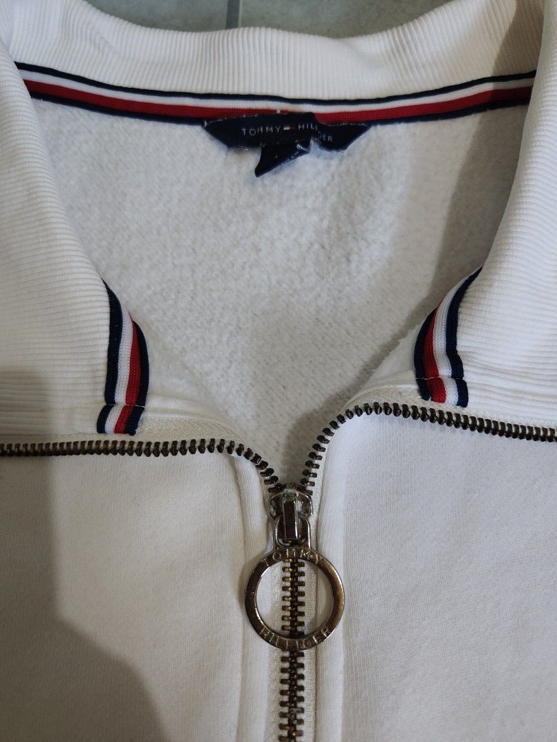Tommy Hilfiger (Category: Luxury Apparel) located in Mandaue City. Submitted by prekfinds (Listing ID 1469395786, Image 3). Description: Tommy Hilfiger Q-zip sweatshirt Excellentcondition 9.9/10colorate Size:Large on tag Dimes:21.5W x 25.5L No issue.