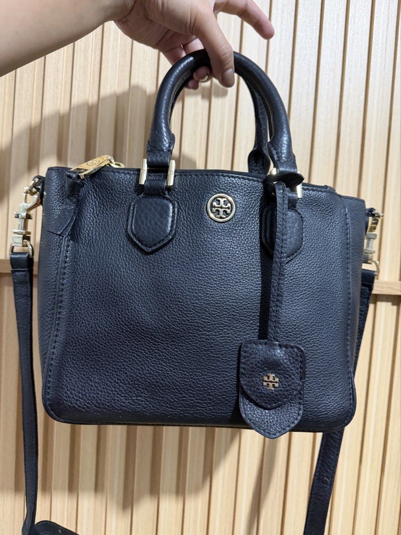 Tory Burch 2 way bag (Category: Luxury Bags & Wallets) located in Lagawe. Submitted by kai_selections (Listing ID 1469525318, Image 1). Description: Minimal sign of usage authentic freeshipped.